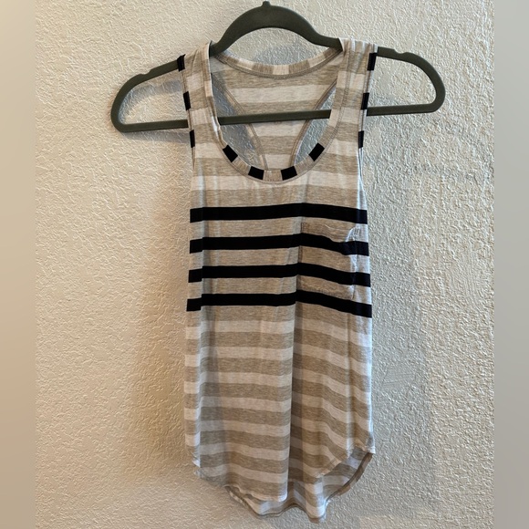 Lululemon Yogi Racerback - Picture 3 of 5